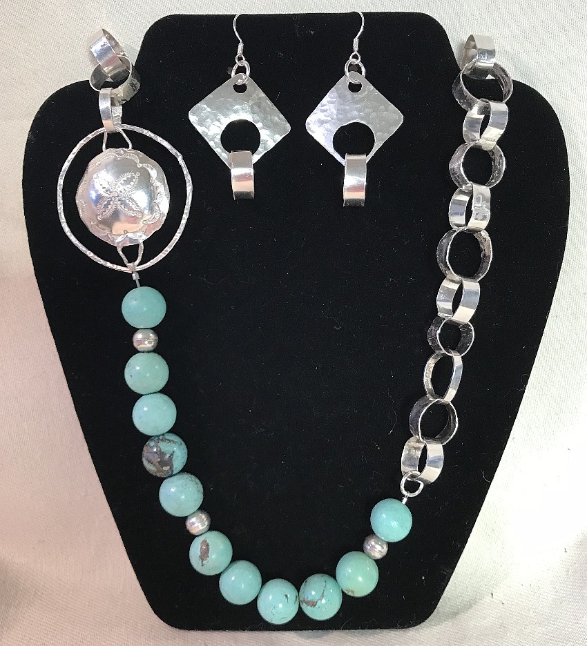 Wide Chain and turquoise by Lucy Valderhaug